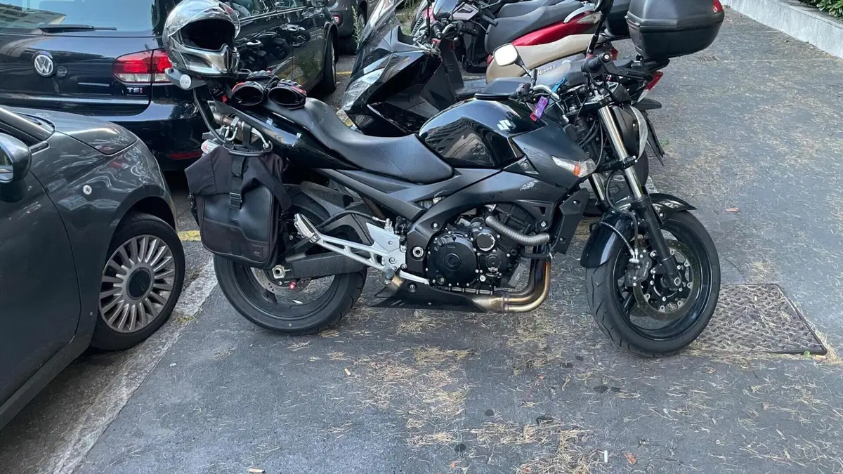 Suzuki GSR 600 (2006 - 11)  (2)