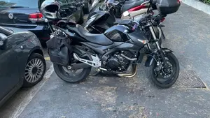 Suzuki GSR 600 (2006 - 11)  (2)