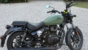Royal Enfield Meteor 350 (2021 - 26)  (2)