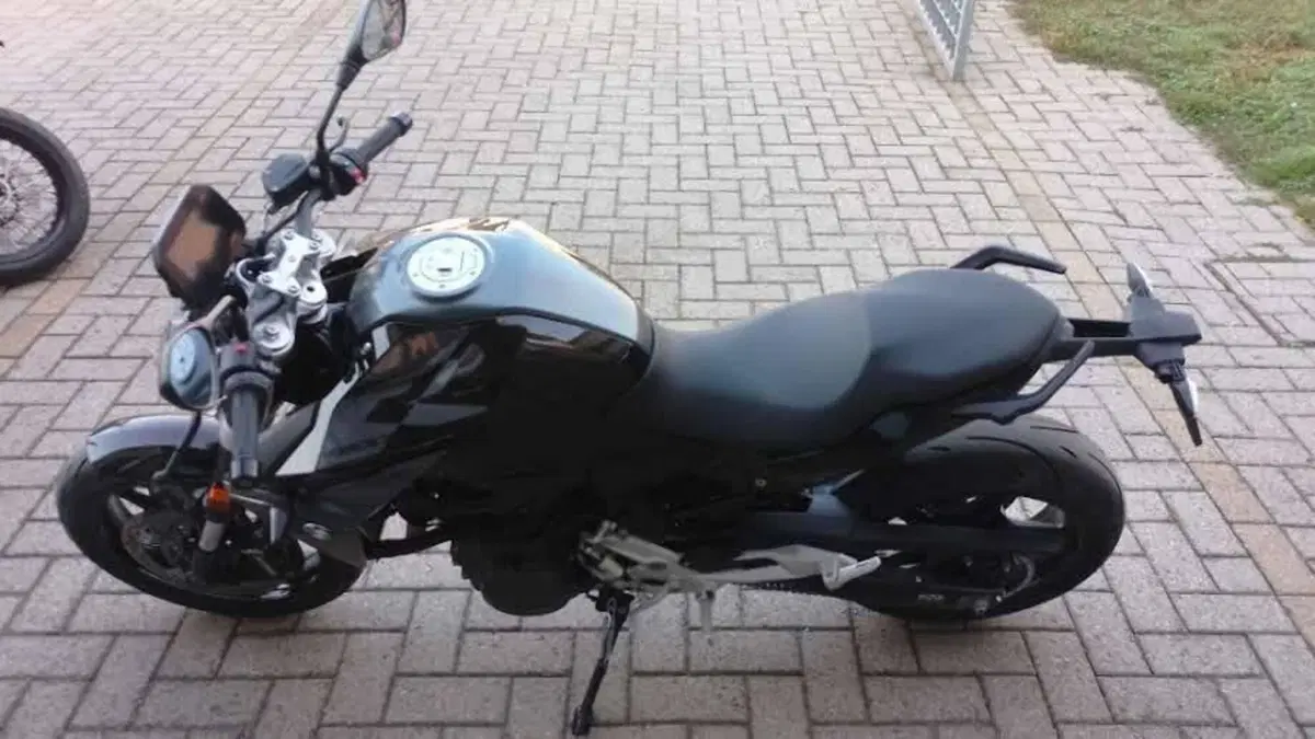 Bmw F 900 R (2025 - 27)  (2)