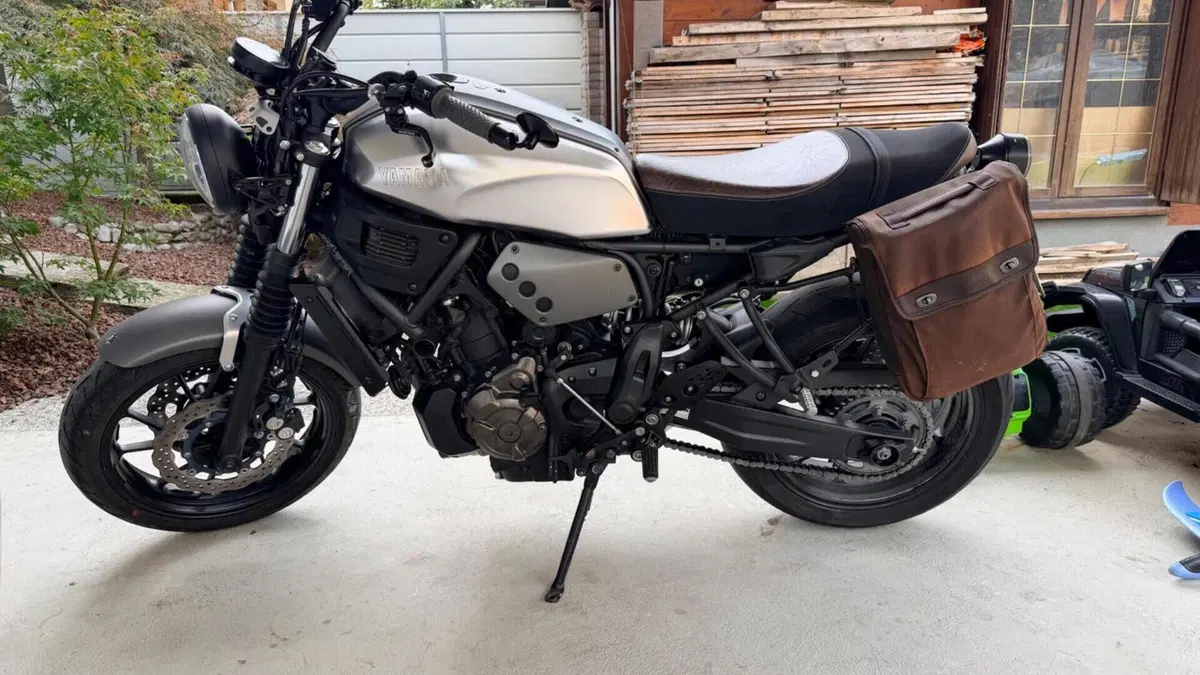Yamaha XSR 700 ABS (2016 - 20)  (2)