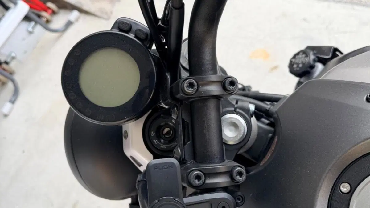 Yamaha XSR 700 ABS (2016 - 20)  (9)