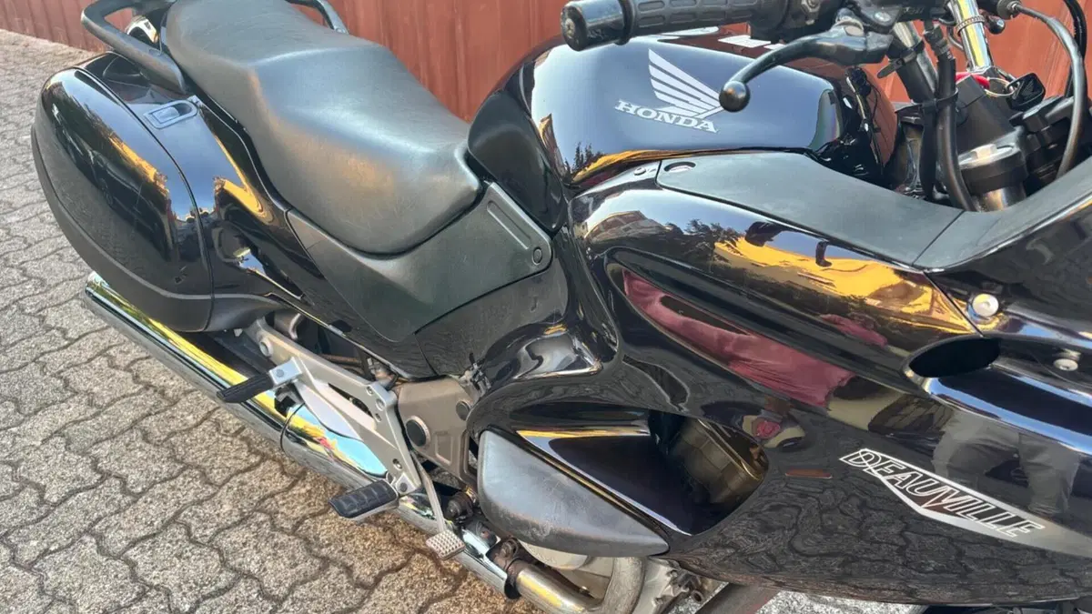 Honda Deauville 650 (2002 - 05)  (11)