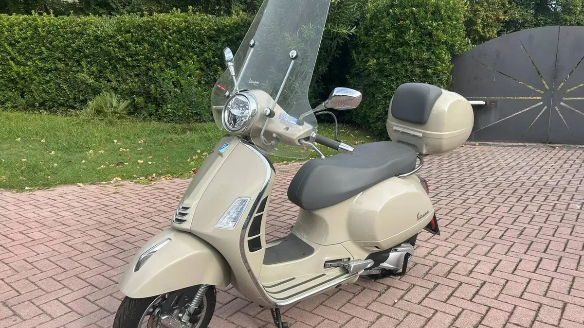 Vespa GTS 300 (2023 - 24) 