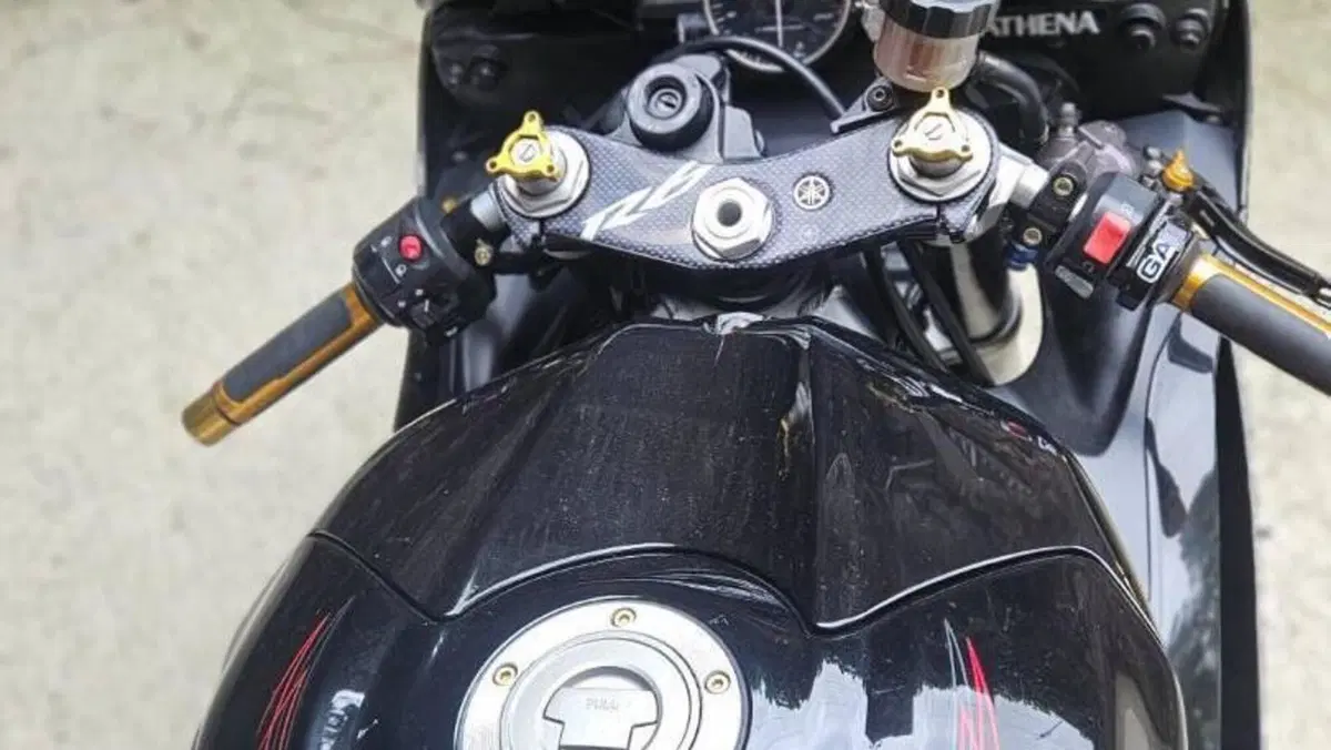Yamaha YZF R6 (2006 - 07)  (4)