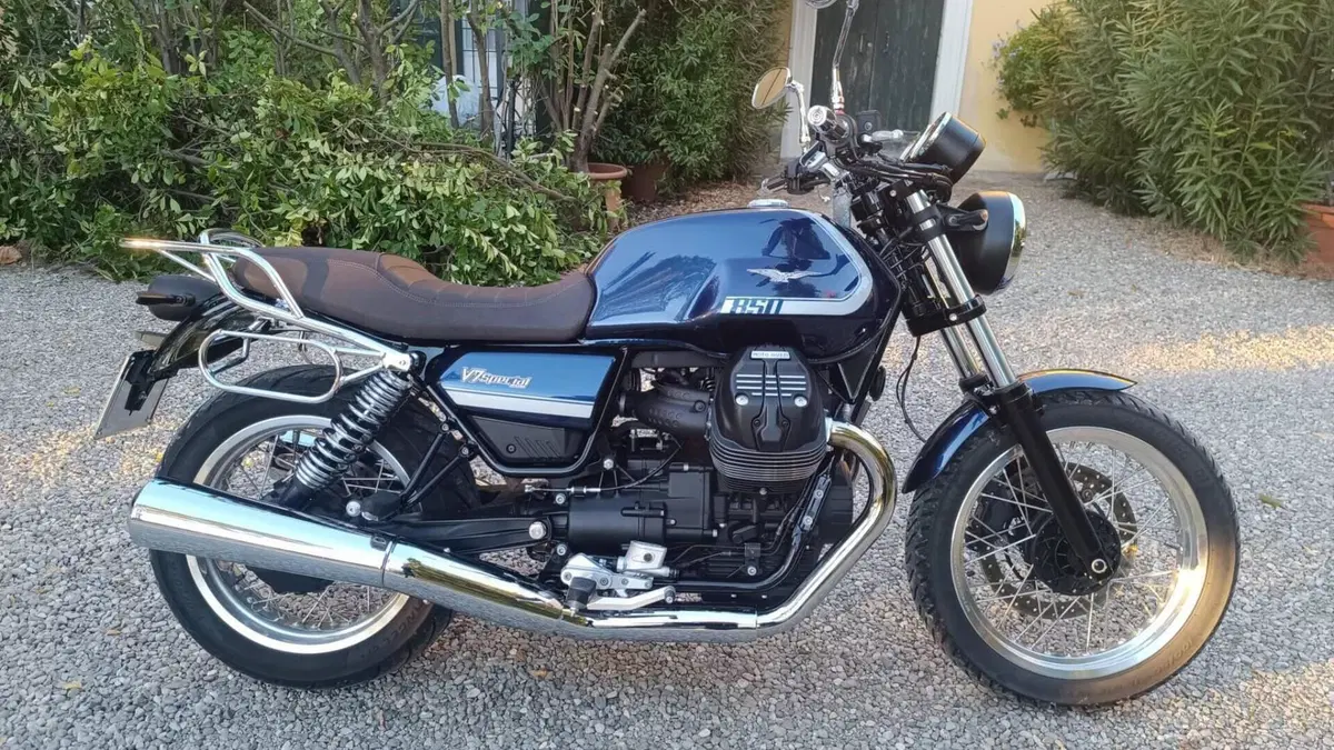 Moto Guzzi V7 Special (2021 - 24) 