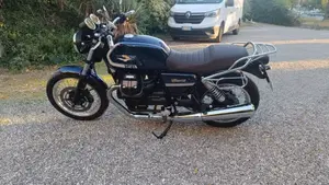 Moto Guzzi V7 Special (2021 - 24)  (2)