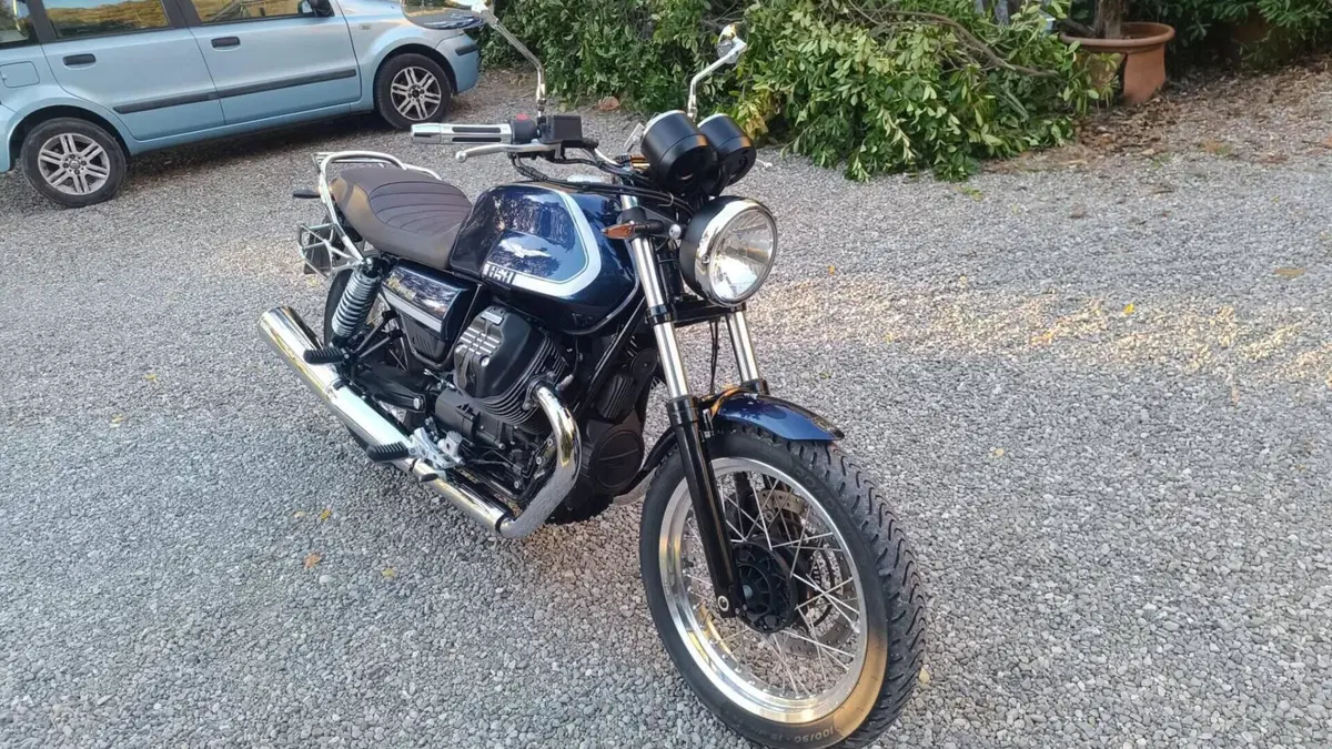 Moto Guzzi V7 Special (2021 - 24)  (3)