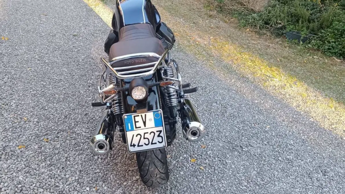 Moto Guzzi V7 Special (2021 - 24)  (4)