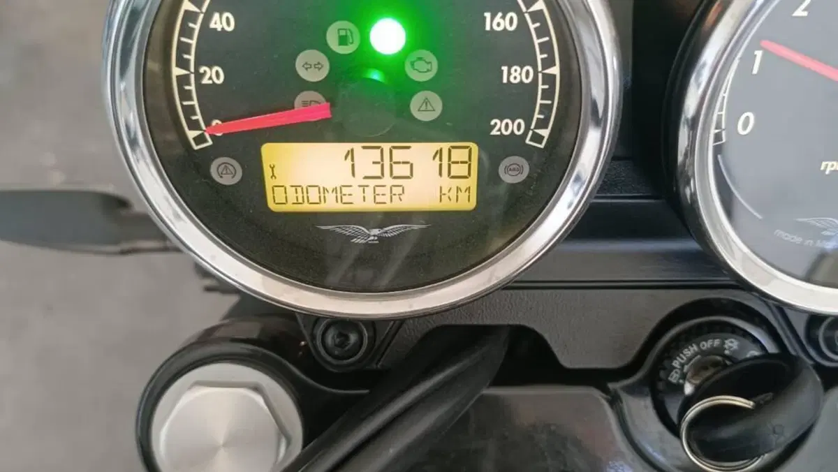 Moto Guzzi V7 Special (2021 - 24)  (6)