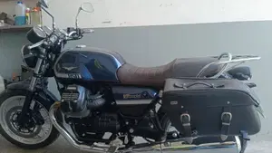 Moto Guzzi V7 Special (2021 - 24)  (7)