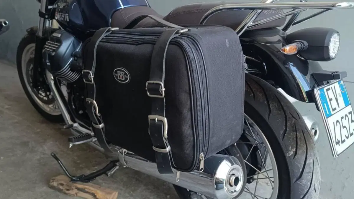 Moto Guzzi V7 Special (2021 - 24)  (8)