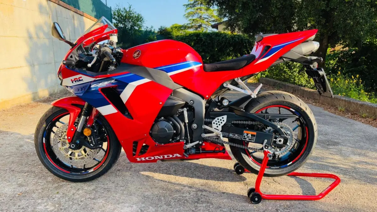 Honda CBR 600 RR (2024 - 26)  (2)