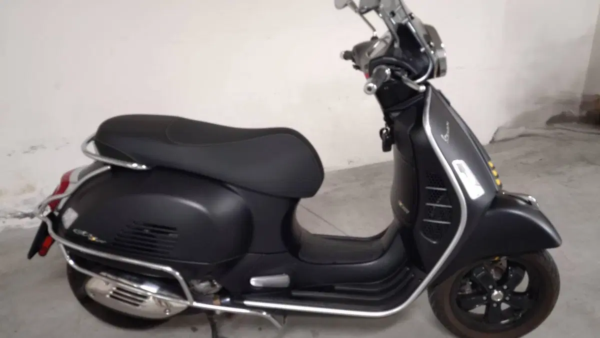 Vespa GTS 300 Supertech Hpe (2021 - 22)  (3)