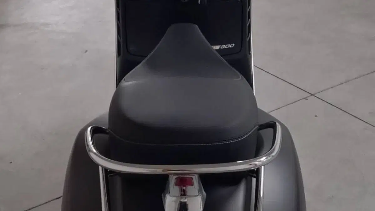 Vespa GTS 300 Supertech Hpe (2021 - 22)  (4)