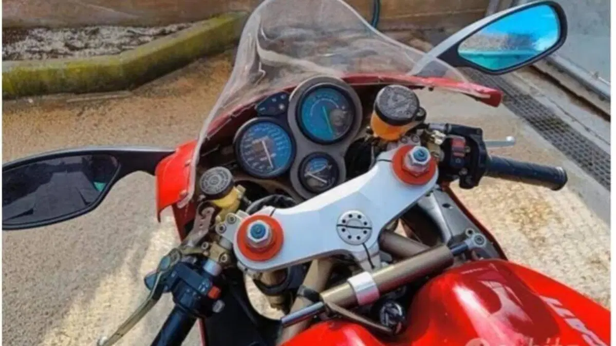 Ducati 748 S (1999 - 01)  (4)