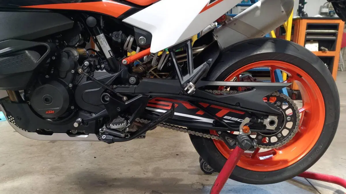KTM 890 SMT (2023 - 25)  (4)