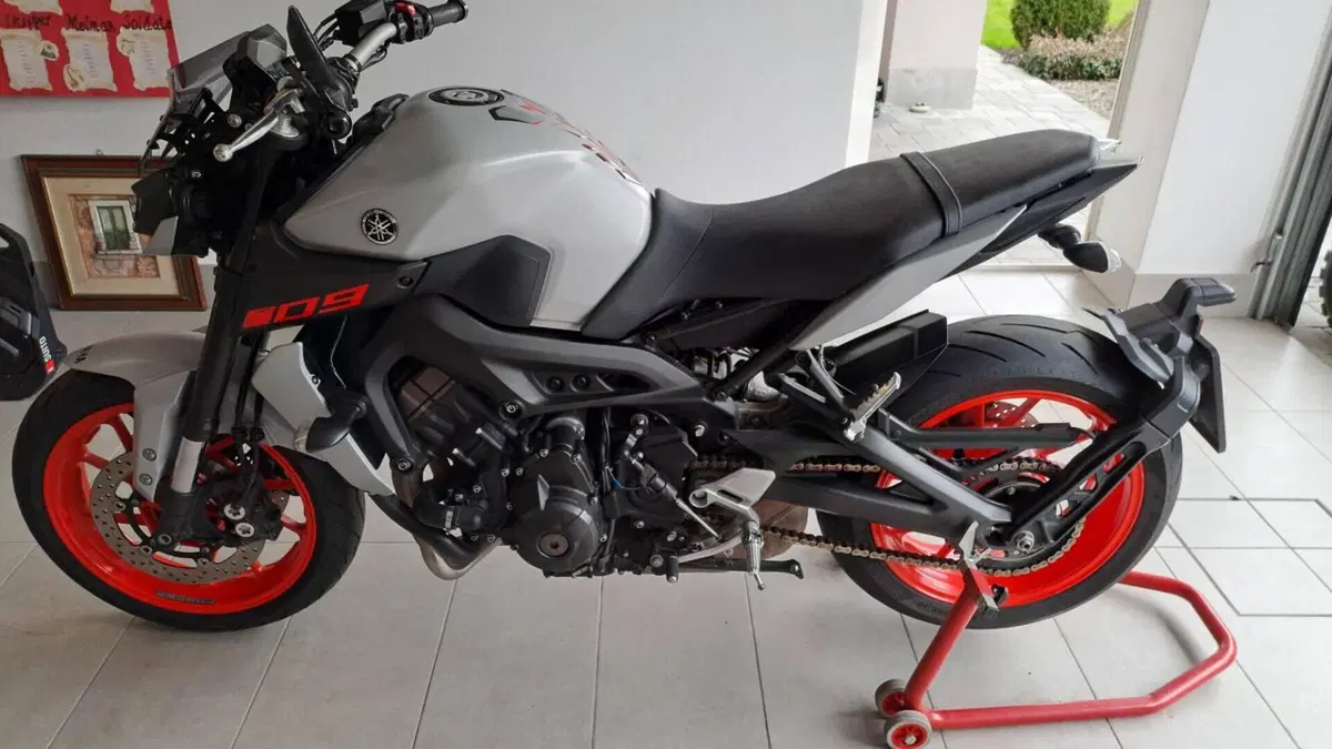 Yamaha MT-09 (2017 - 20)  (2)