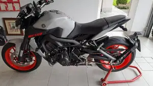 Yamaha MT-09 (2017 - 20)  (2)