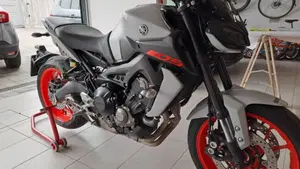 Yamaha MT-09 (2017 - 20)  (3)