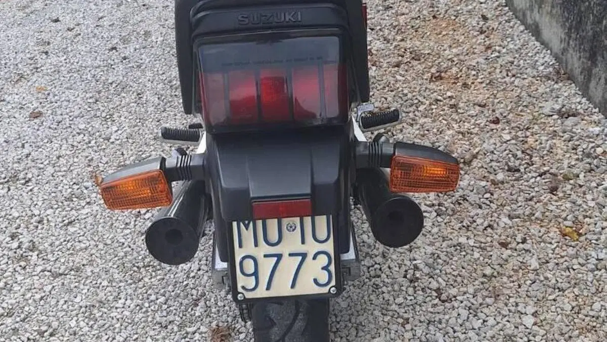 Suzuki   (4)