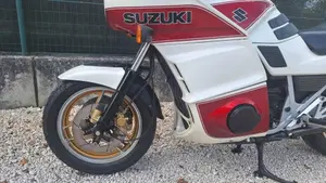 Suzuki   (9)