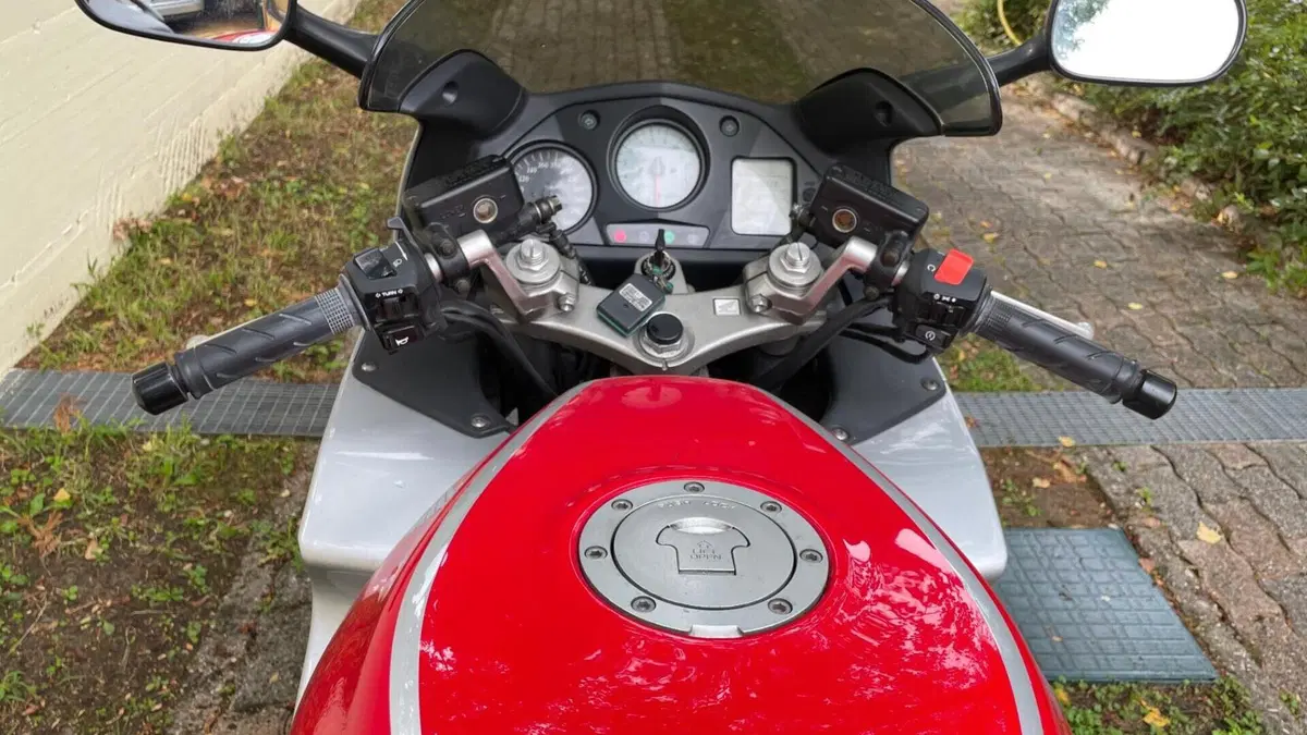 Honda VFR 800 (1998 - 01)  (4)