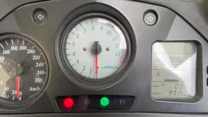 Honda VFR 800 (1998 - 01)  (8)