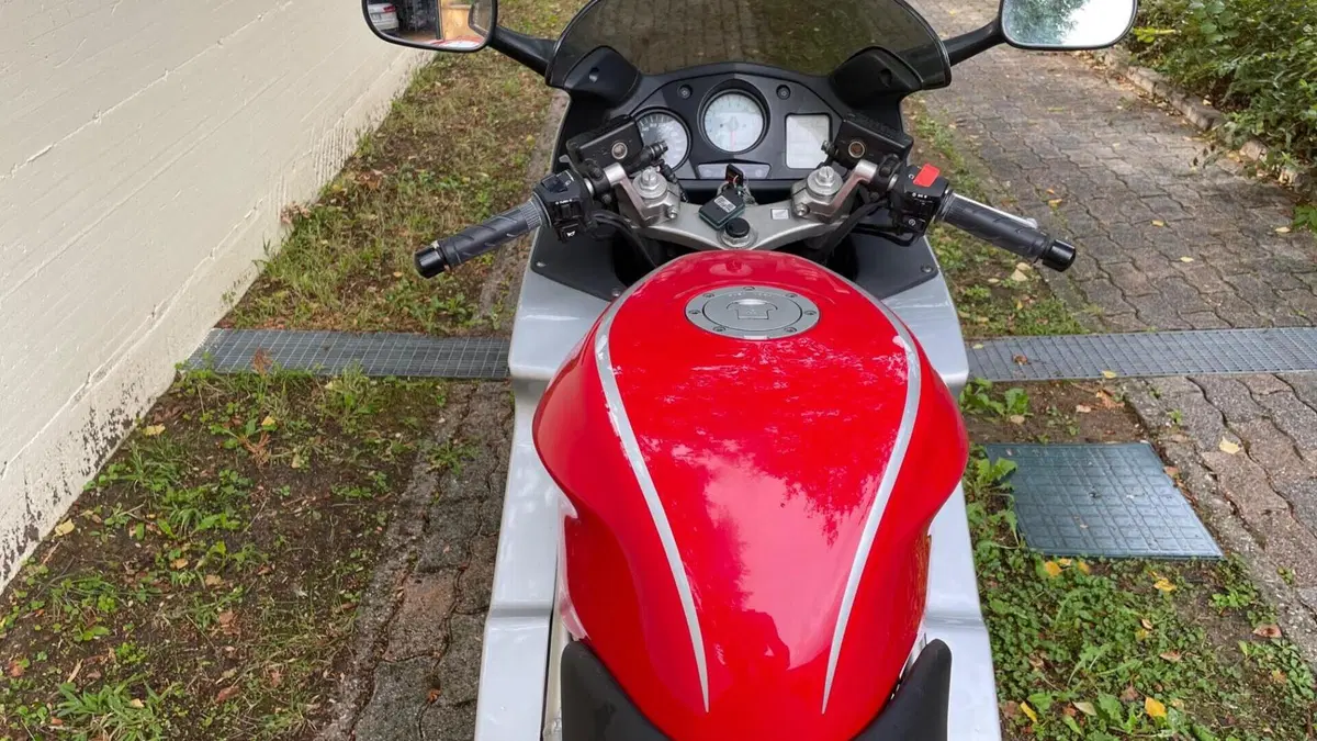 Honda VFR 800 (1998 - 01)  (9)