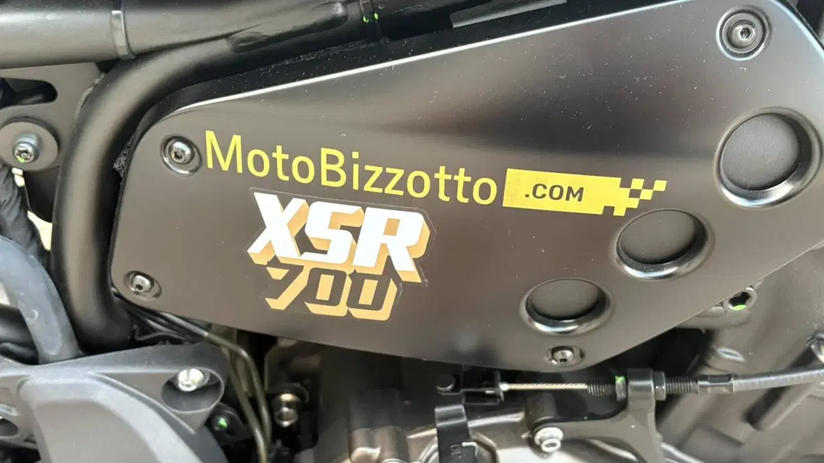 Yamaha XSR 700 XTribute (2022 - 24)  (6)