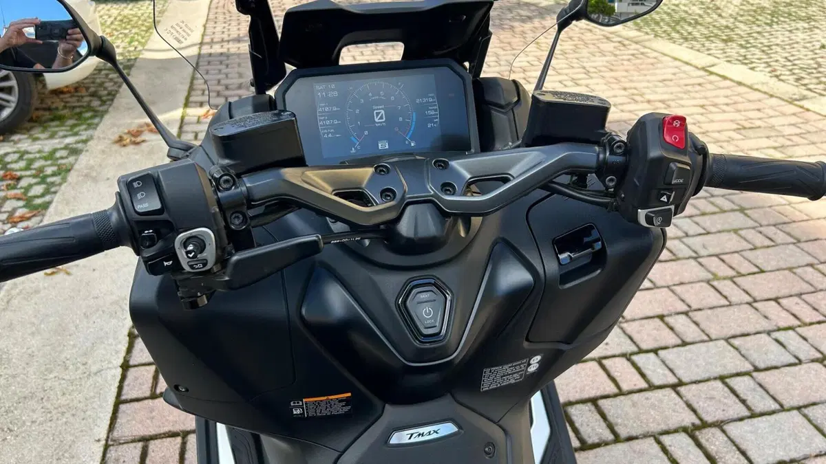 Yamaha T-Max 560 (2022 - 24)  (4)