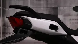Moto Guzzi V100 Mandello (2022 - 24)  (3)