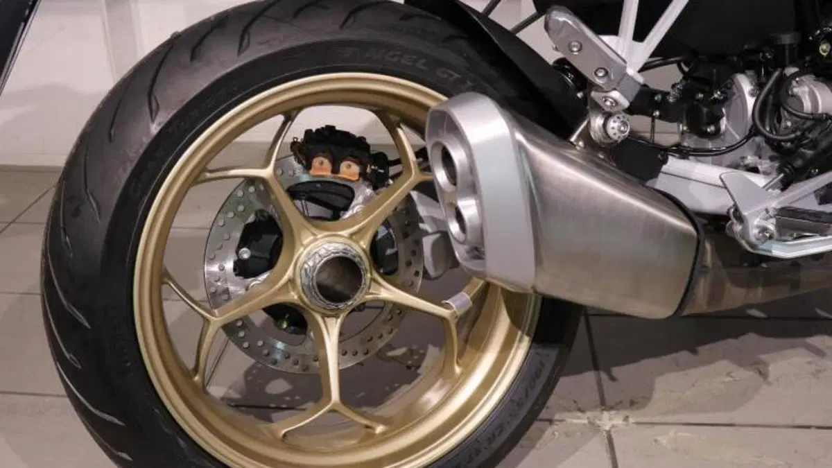 Moto Guzzi V100 Mandello (2022 - 24)  (9)