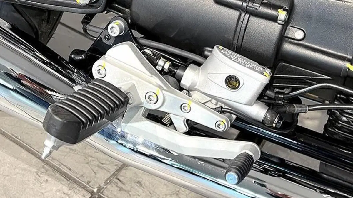 Moto Guzzi V7 Special (2021 - 24)  (4)