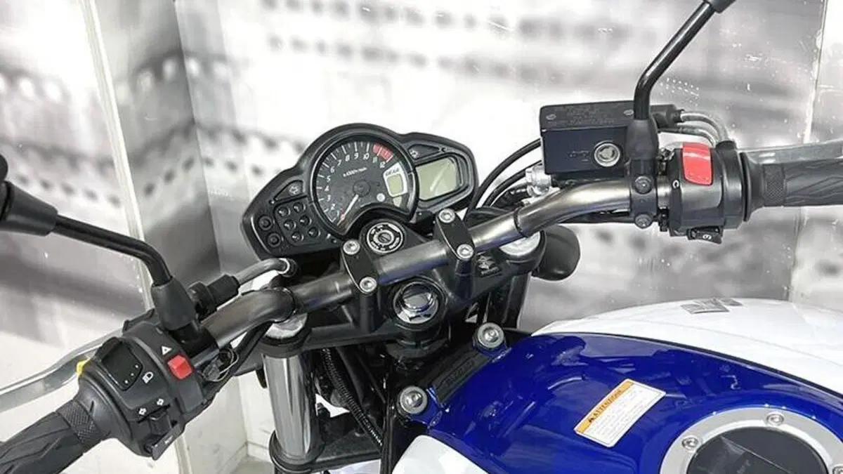 Suzuki Gladius 650 SFV (2009 - 15)  (6)