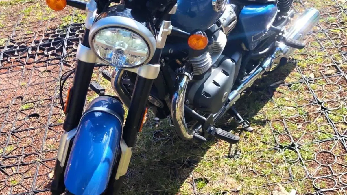 Royal Enfield Super Meteor 650 (2023 - 26)  (3)