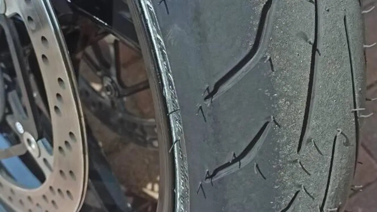 Aprilia Tuono V4 (2021 - 24)  (3)