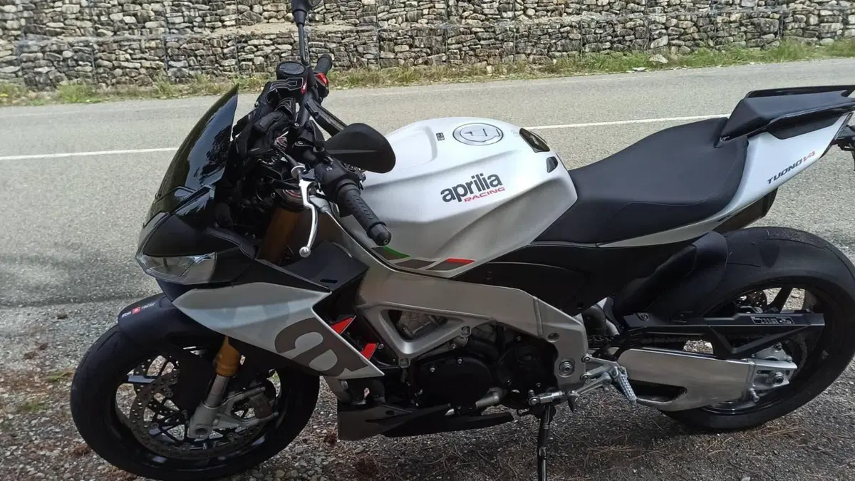 Aprilia Tuono V4 (2021 - 24)  (11)