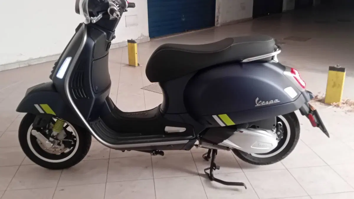 Vespa GTS 300 Super Tech (2023 - 24)  (2)