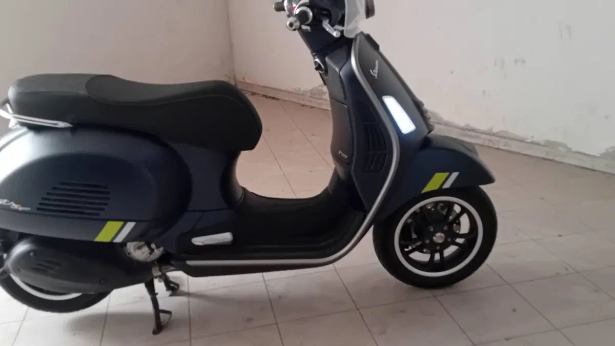 Vespa GTS 300 Super Tech (2023 - 24)  (3)