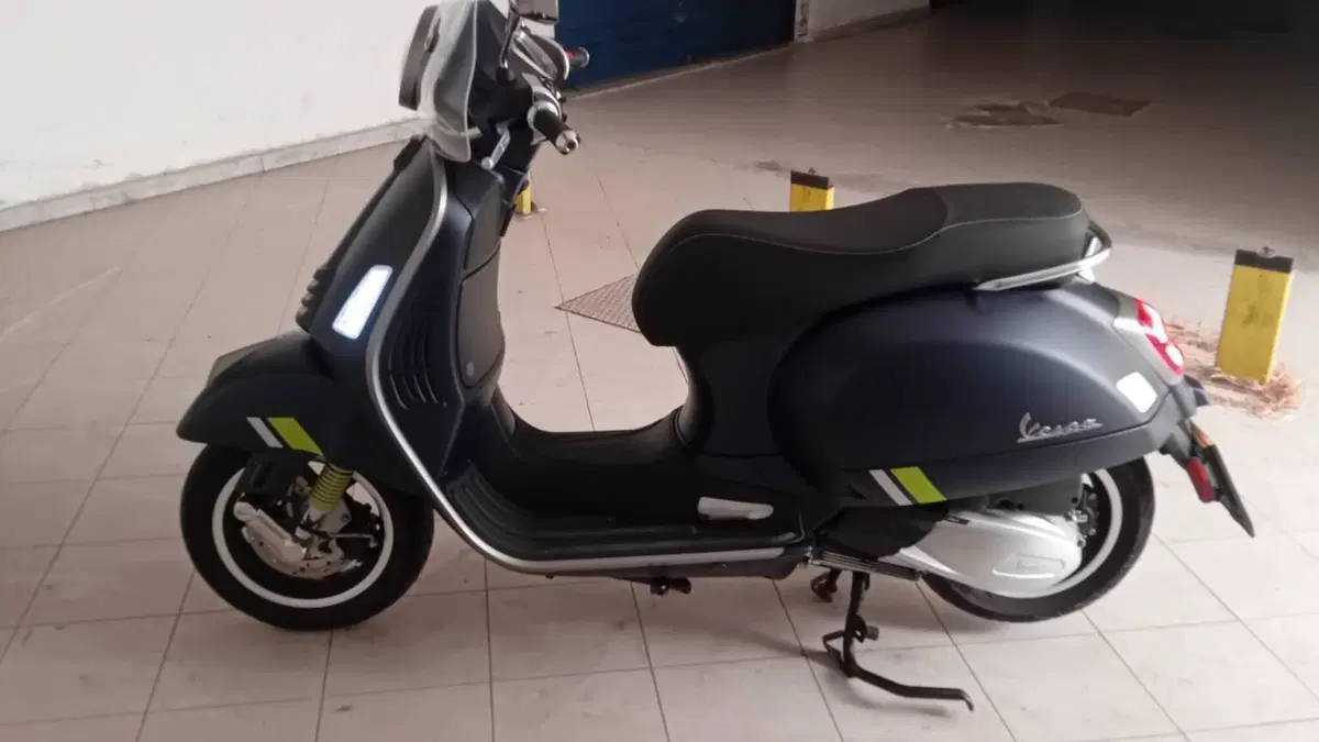 Vespa GTS 300 Super Tech (2023 - 24)  (4)