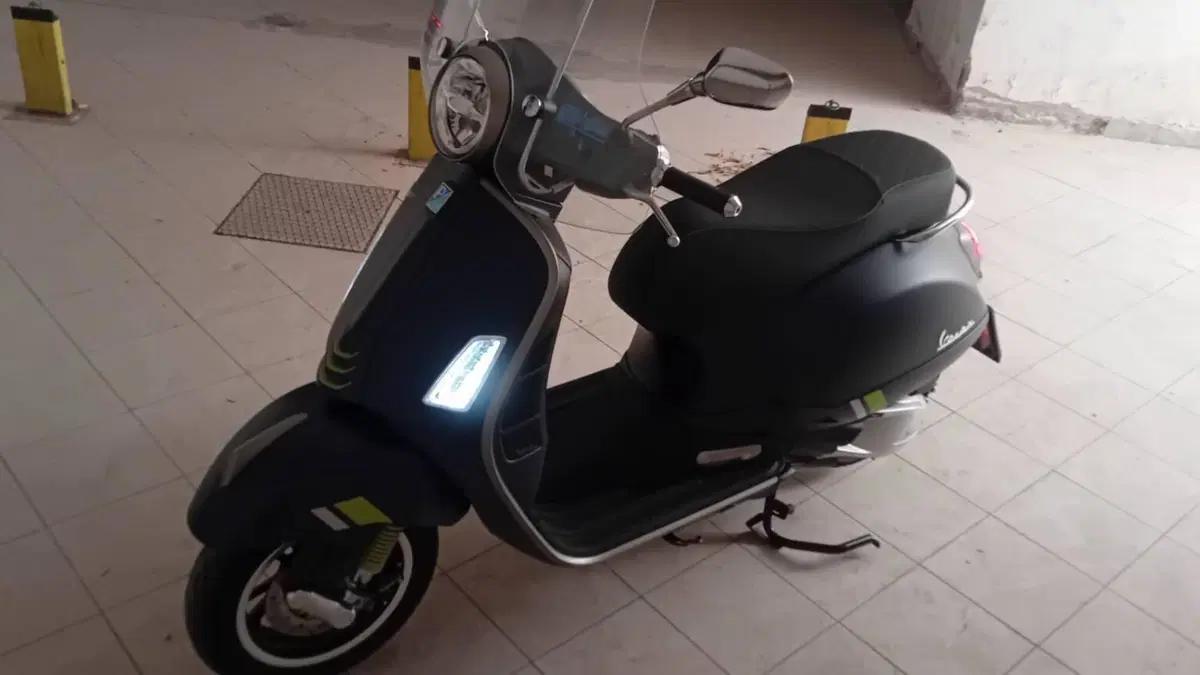 Vespa GTS 300 Super Tech (2023 - 24)  (6)