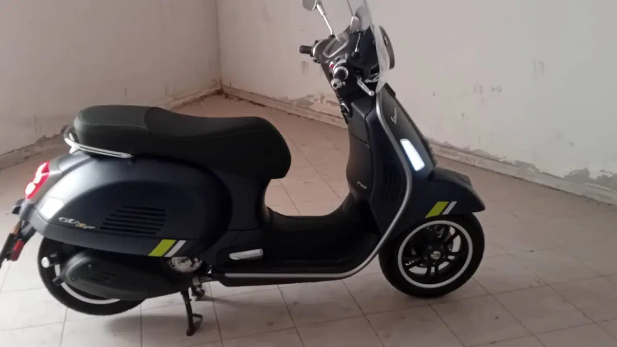 Vespa GTS 300 Super Tech (2023 - 24)  (8)