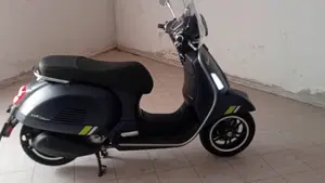 Vespa GTS 300 Super Tech (2023 - 24)  (8)