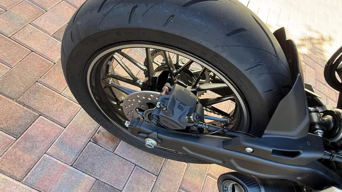 Kawasaki Z 650 RS (2025 - 27)  (12)