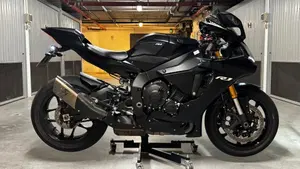 Yamaha YZF R1 (2017 - 19)  (2)