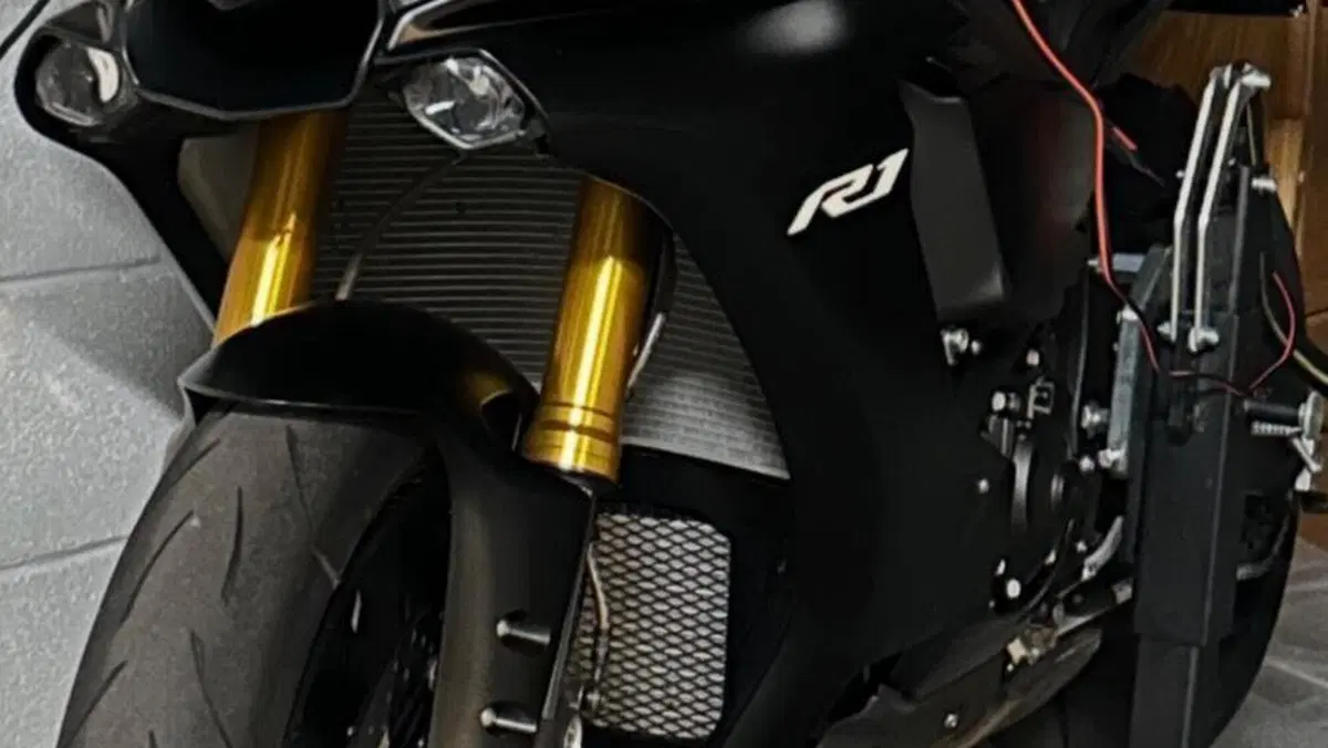 Yamaha YZF R1 (2017 - 19)  (3)