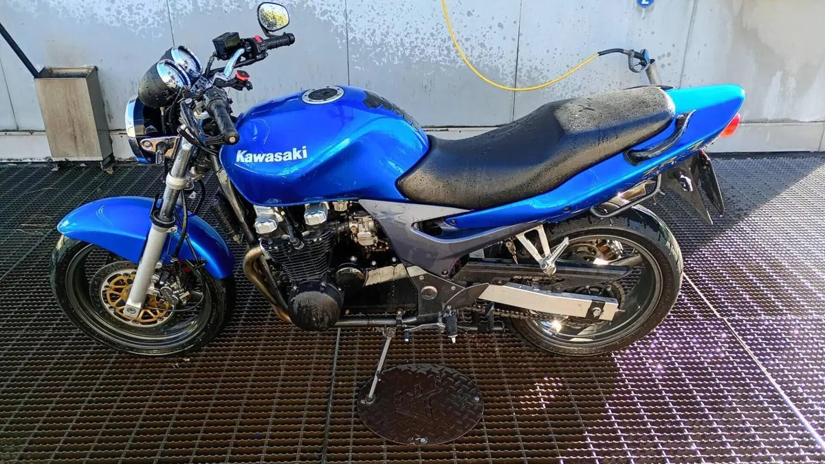 Kawasaki ZR-7 (2001 - 04) 
