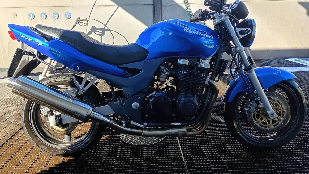 Kawasaki ZR-7 (2001 - 04)  (2)