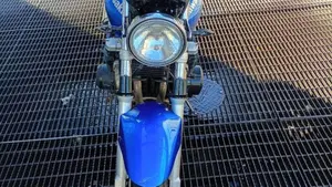 Kawasaki ZR-7 (2001 - 04)  (4)
